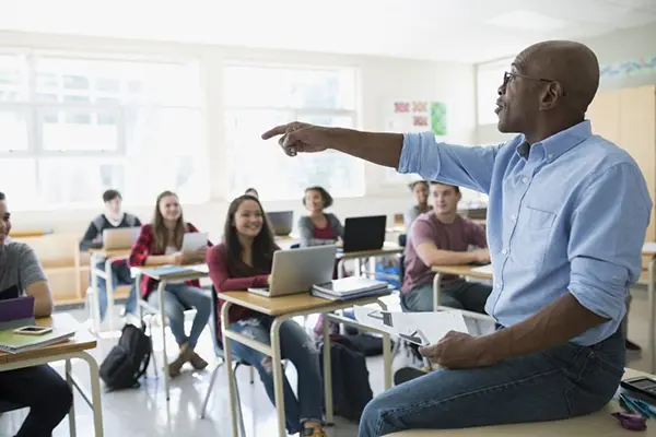 Mentor guiding student with AI